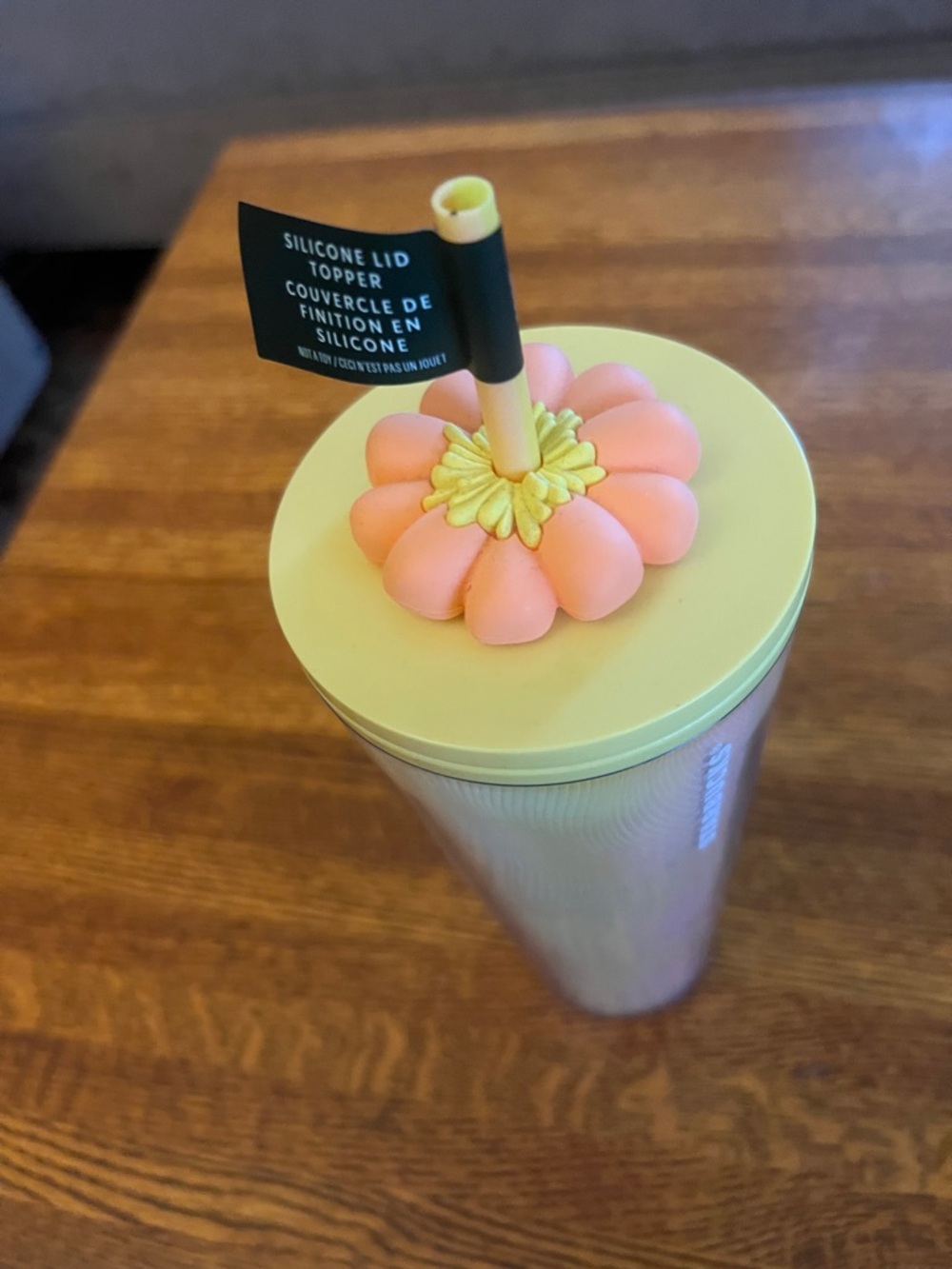 Starbucks - Swirl Cold Cup  with Flower Charm Summer 2025 Limited